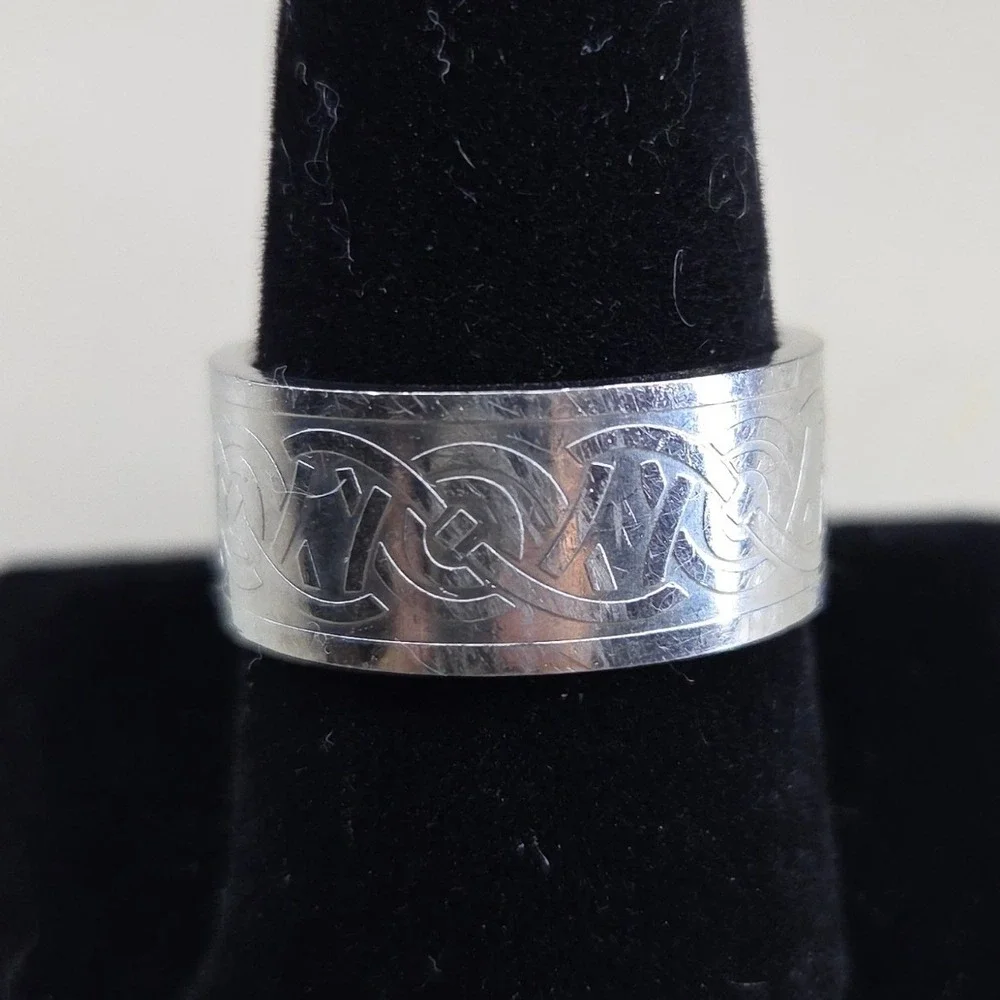 Celtic Knot Etched Band Ring Silver Tone Metal Size 10 Unisex Wide Band
